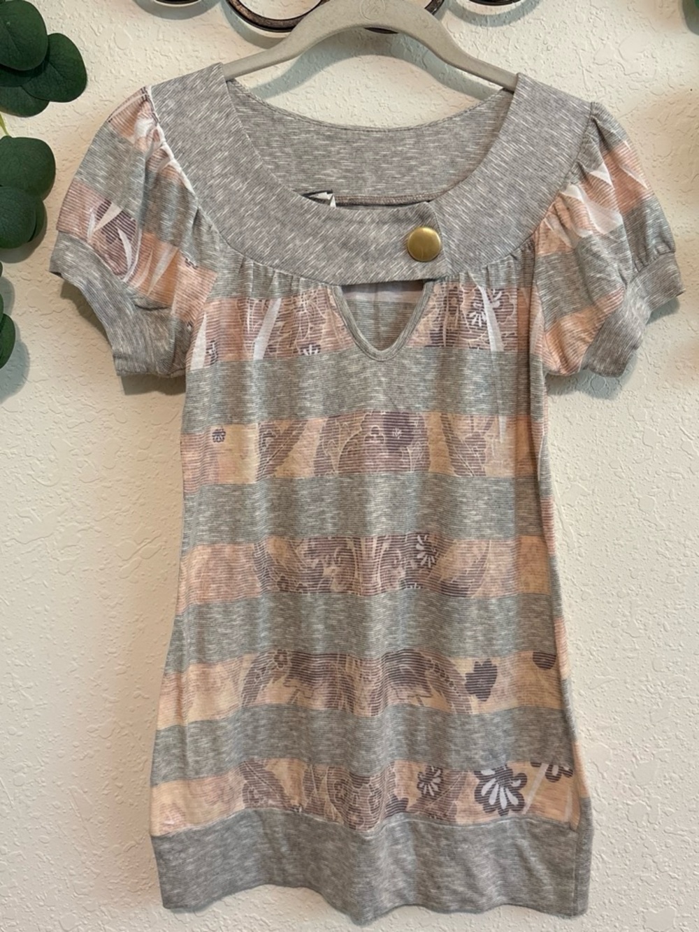 Y2K Indie Gray and Peach Striped Puff Sleeved Top💕